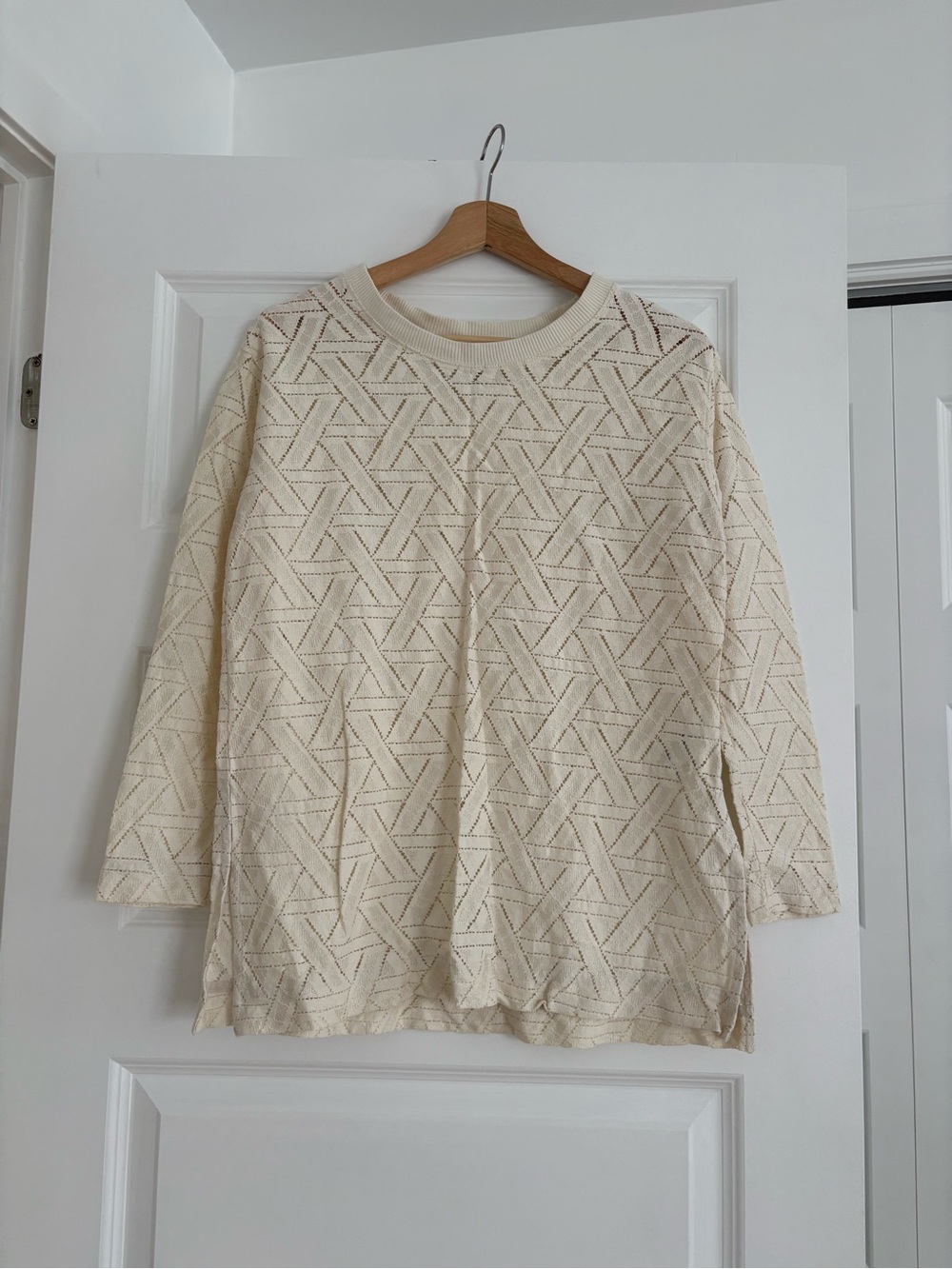 Banana Republic Cream Geometric Textured Crew Neck Sweater